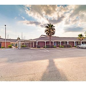 Winton Inn & Suites